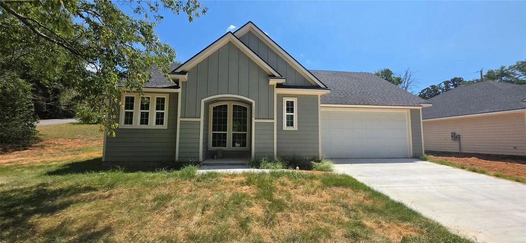 1300 S Chandler Avenue, Denison