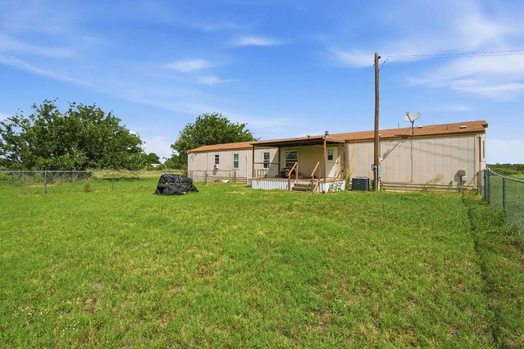 2047 Private Road 379, Hawley