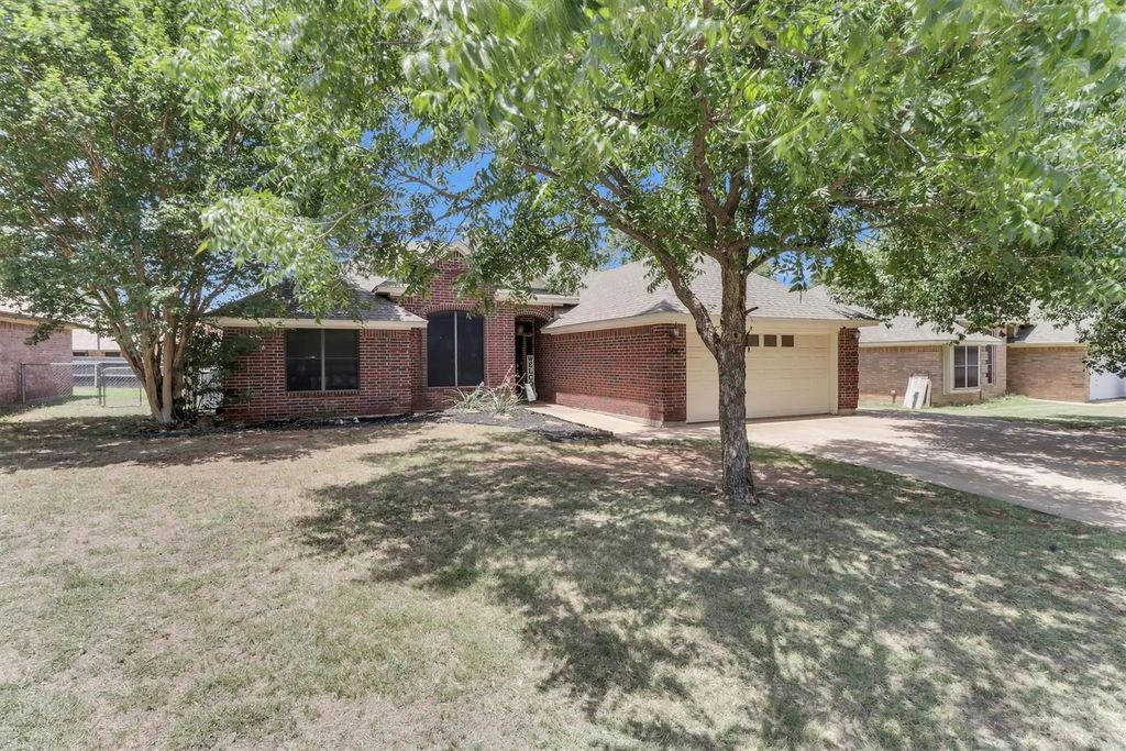 1506 Berry Patch Lane, Granbury