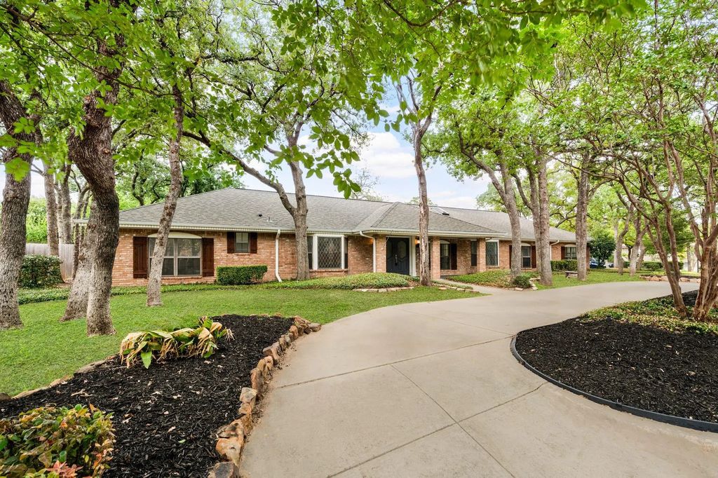 2 Lake Forest Drive, Trophy Club