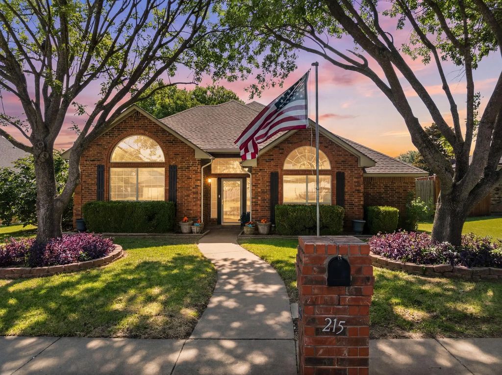 215 Sioux Drive, Waxahachie