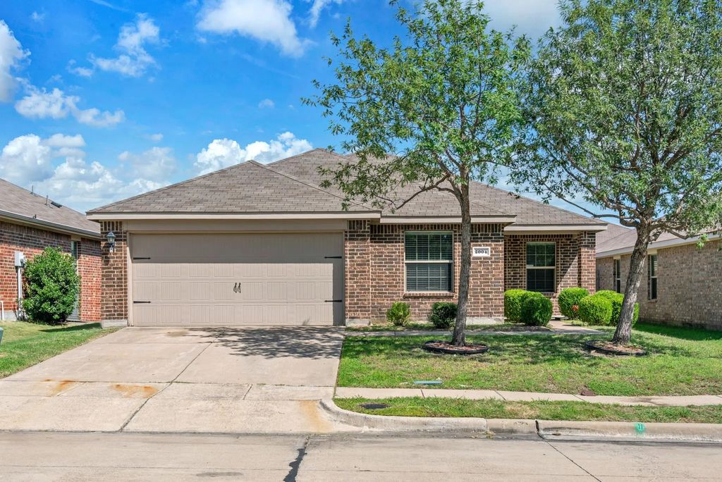 2004 Crosby Drive, Forney