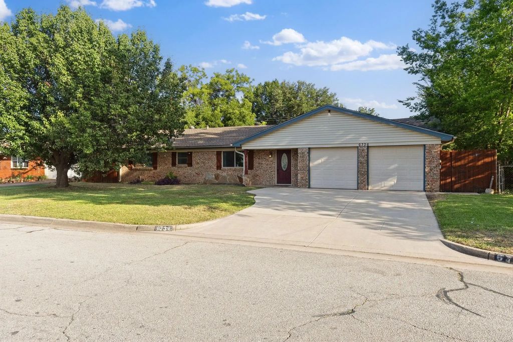 6736 Corona Drive, North Richland Hills