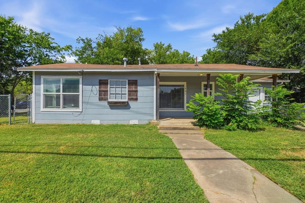 1401 Granbury Street, Cleburne