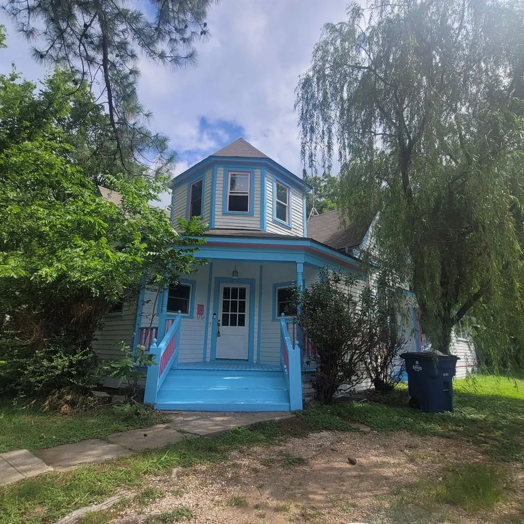 700 N Dallas Street, Ennis