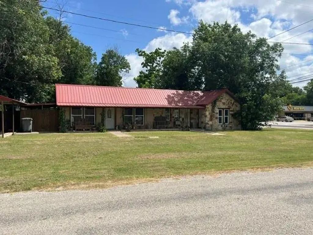 208 E 3rd Street, Hico