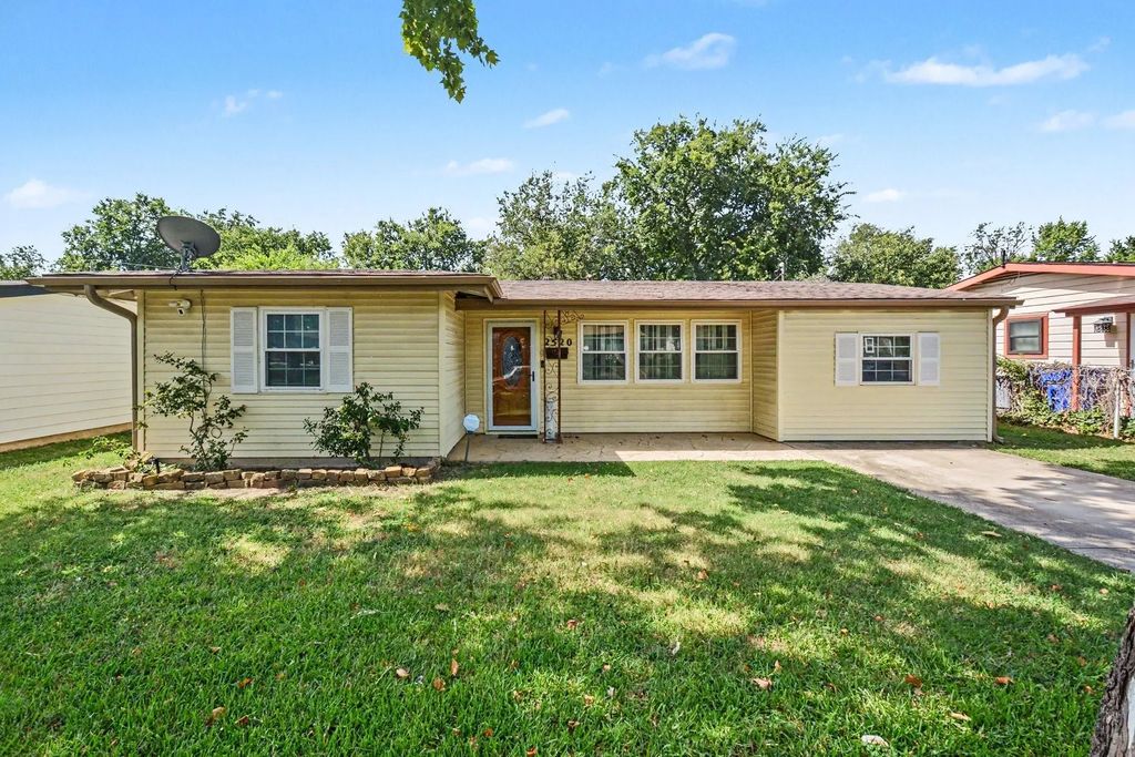 2520 Collingwood Drive, Farmers Branch