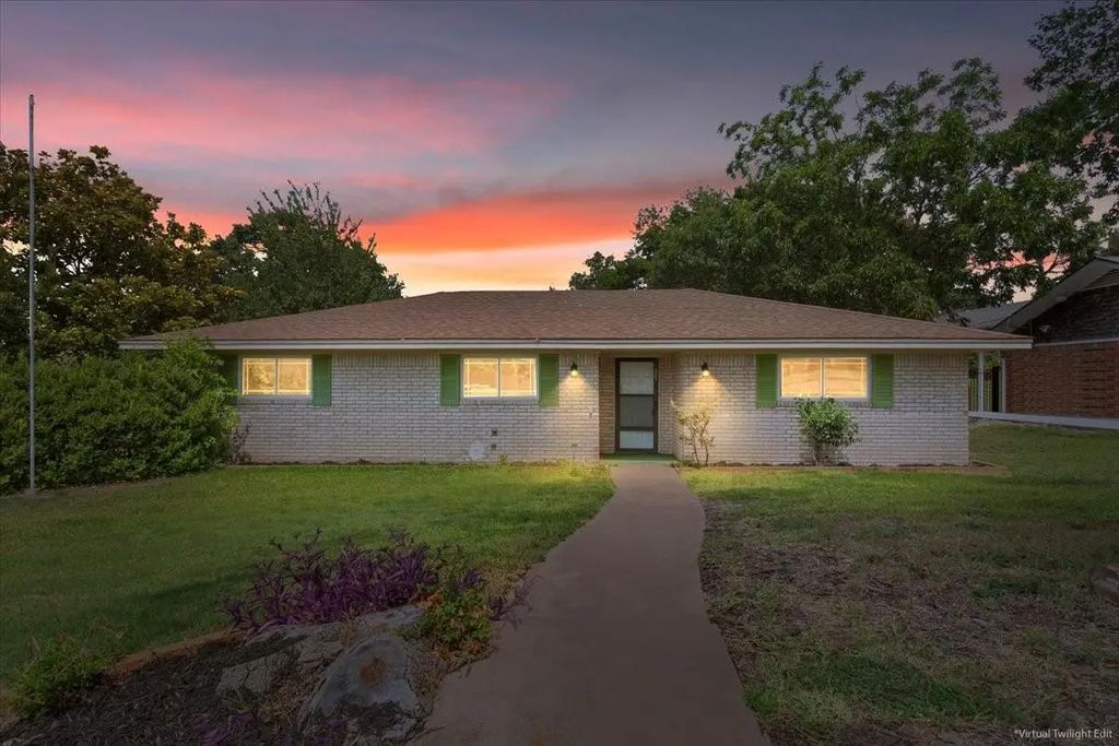 849 Arlington Drive, Woodway