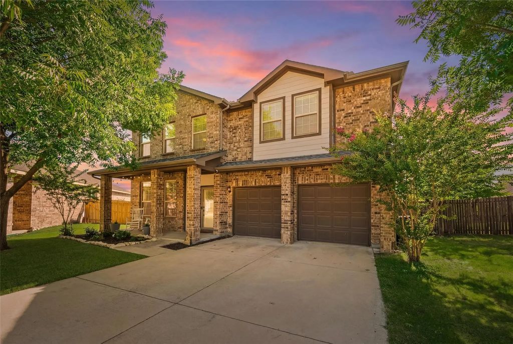 2904 Big Horn Bluff Court, Fort Worth