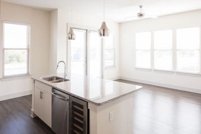 2101 W Rosedale Street 305, Fort Worth