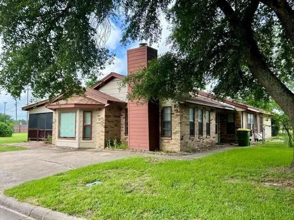 710 Cherry Drive, Groesbeck