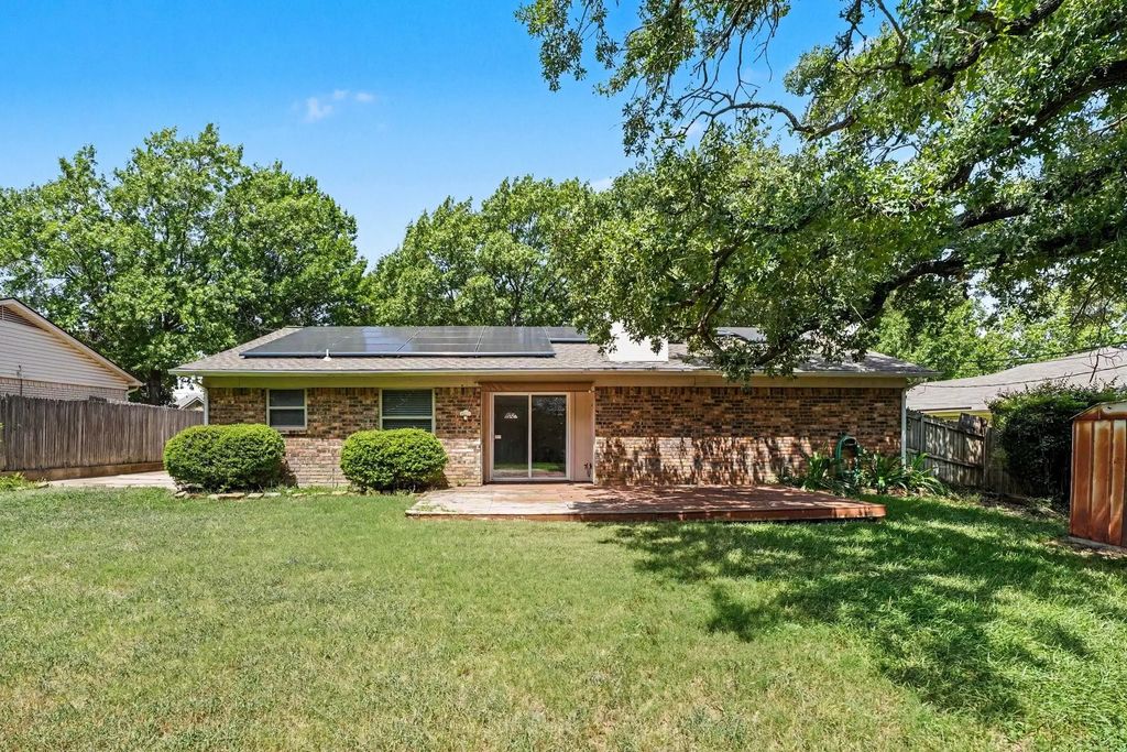2721 Lucas Drive, Arlington