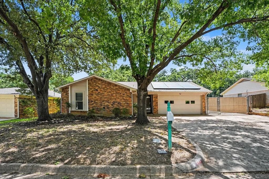 2721 Lucas Drive, Arlington