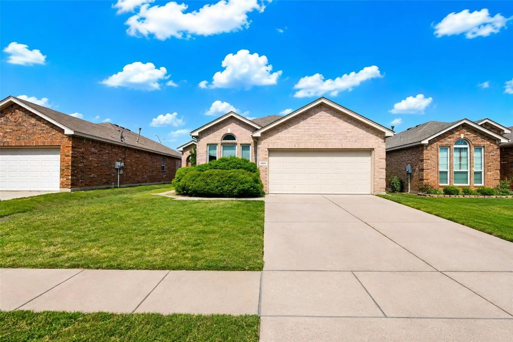 4552 Rush River Trail, Fort Worth