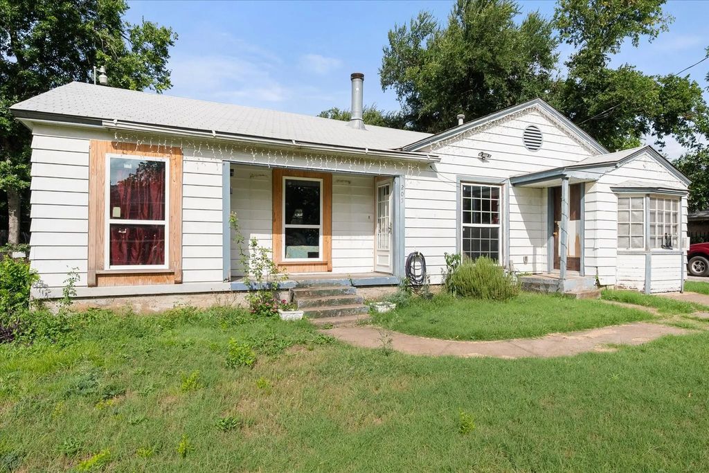 205 Fannin Street, Hutchins