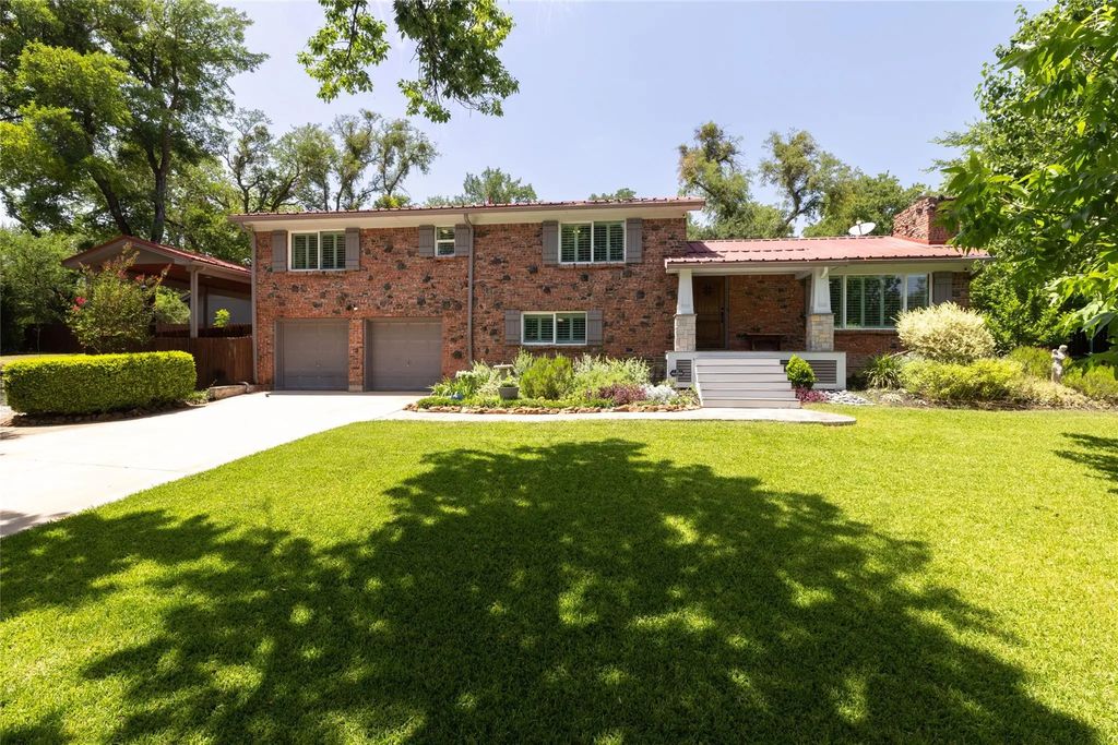 211 Crest Ridge Circle, Lakeside
