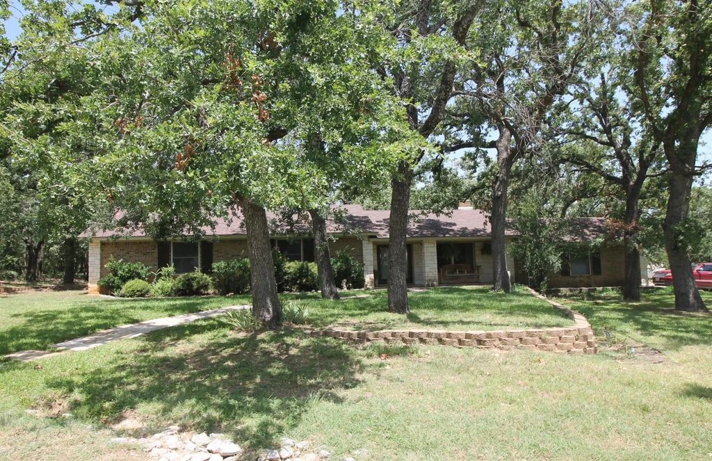 600 Runaway Bay Drive, Runaway Bay