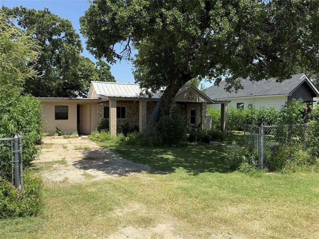 2803 Avenue C, Brownwood