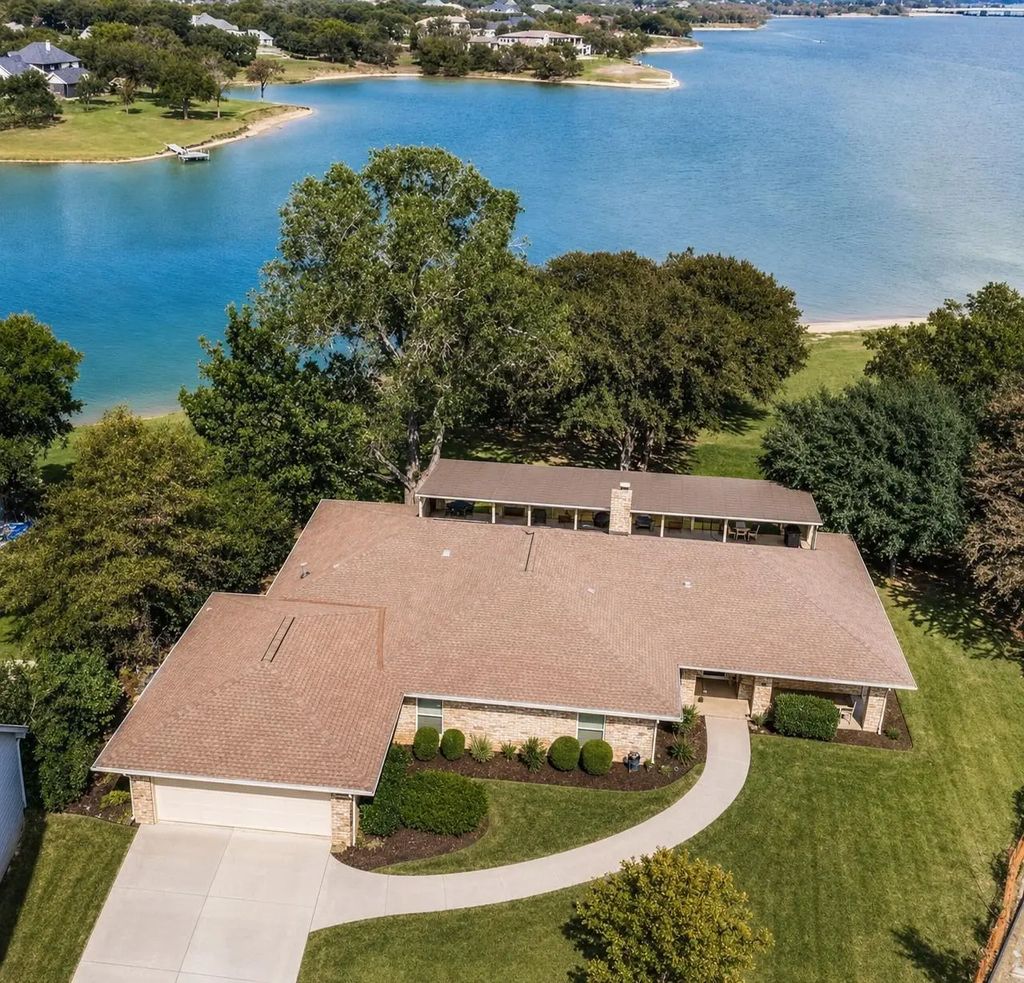 465 Peninsula Drive, Lakewood Village