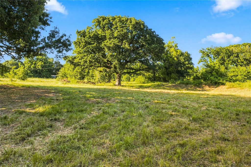 610 County Road 2040, Klondike