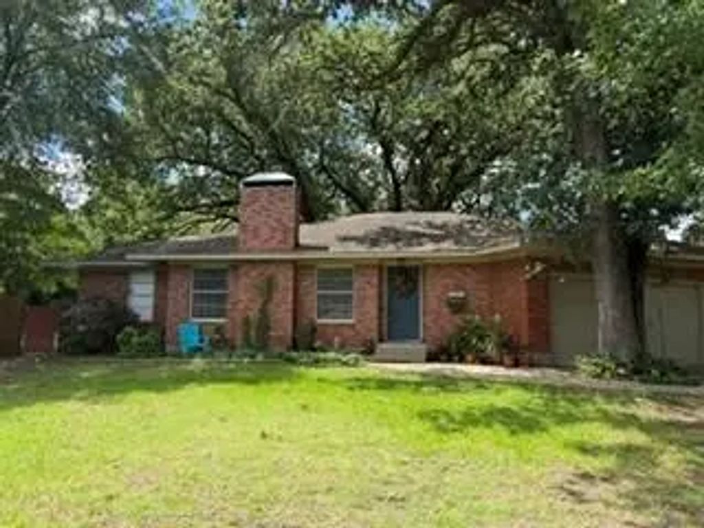 1906 E Beverly Drive, Corsicana