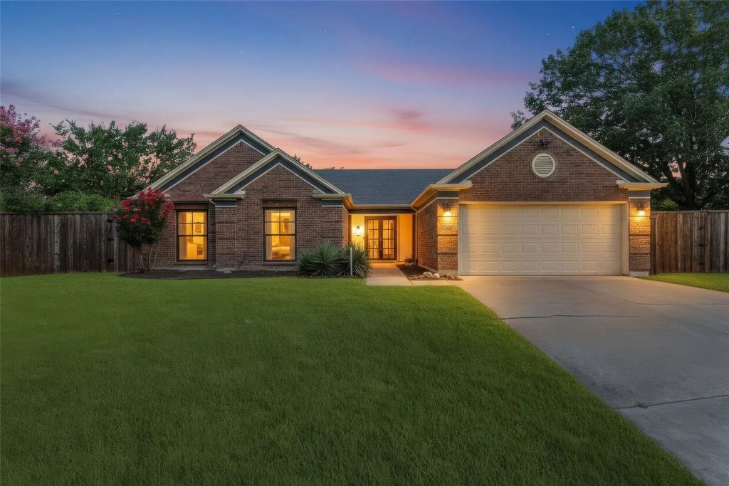 7609 Greenleaf Court, North Richland Hills