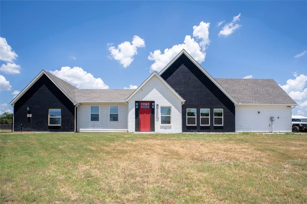 311 Dobbs Trail, Springtown