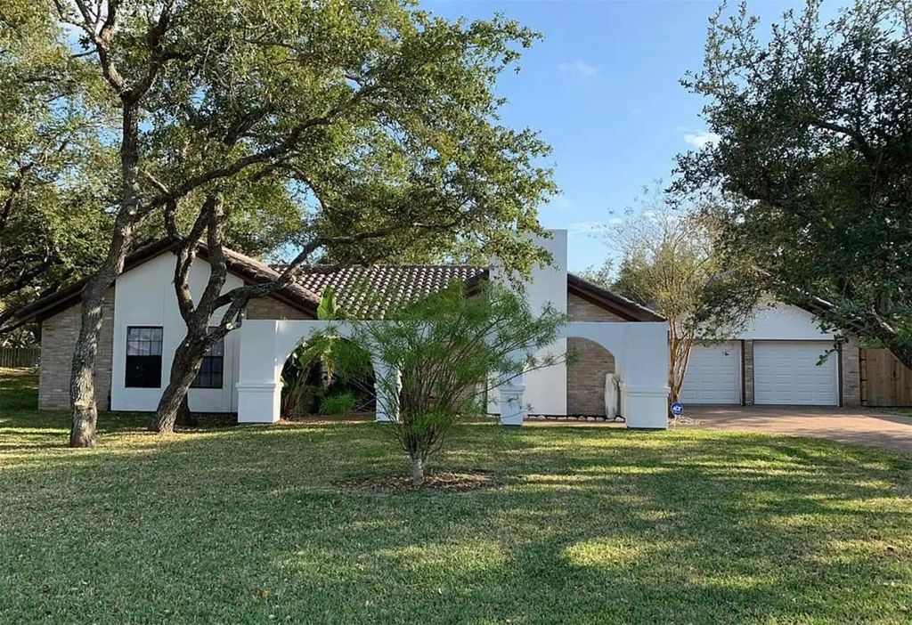 3111 Traylor Boulevard, Rockport