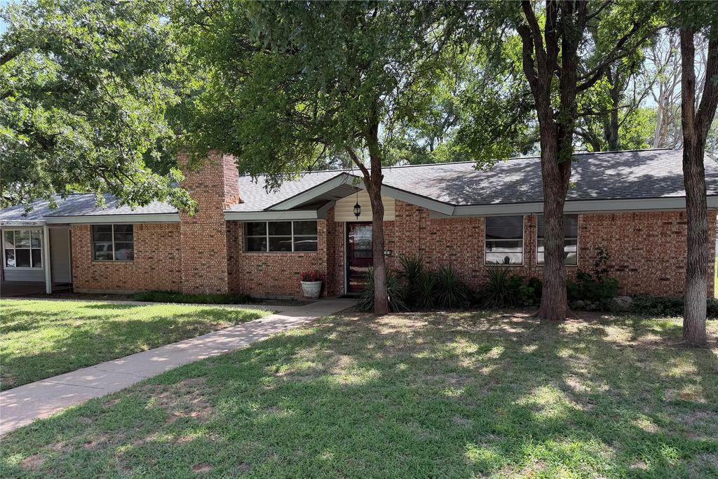 504 Austin Drive, Mineral Wells
