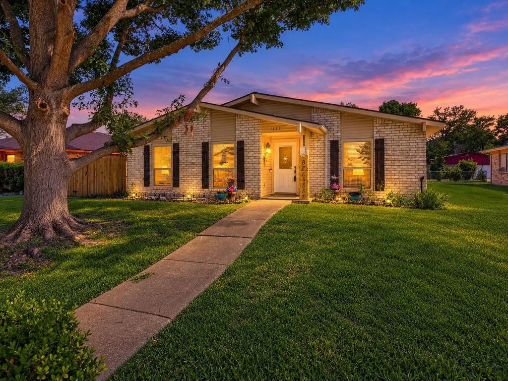 1322 Paris Drive, Garland