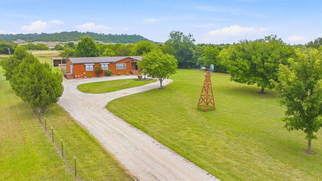 2914 Oak Court, Granbury