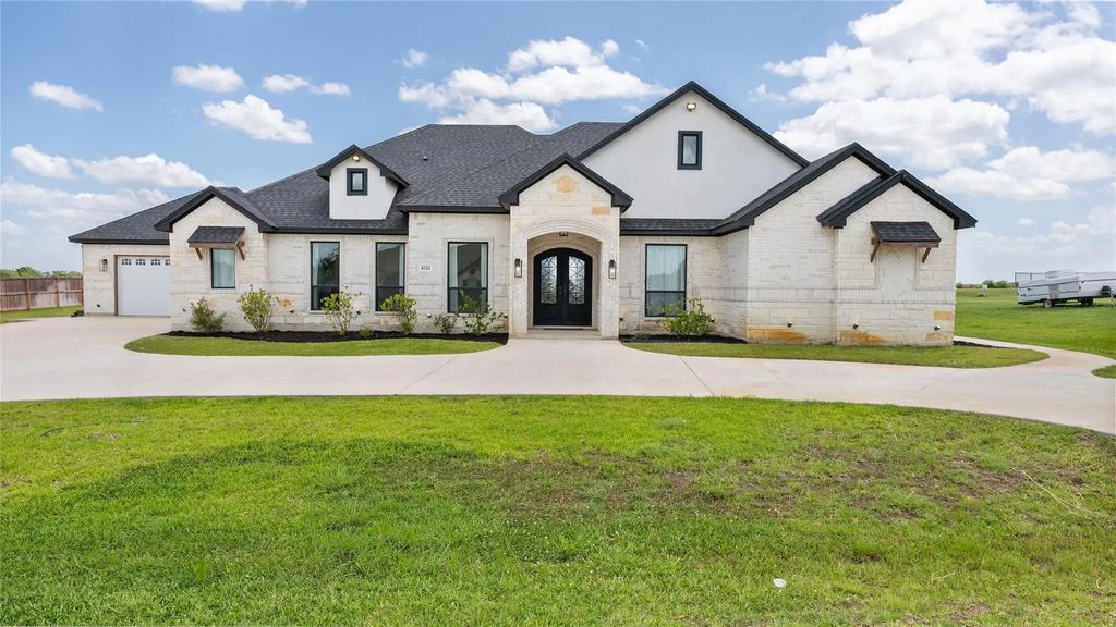 8224 Harvest Drive, Grandview