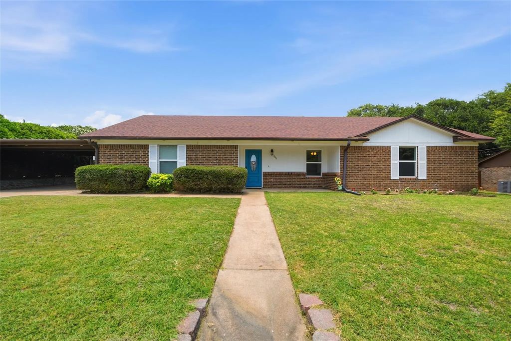 308 Oakwood Lane, Hewitt