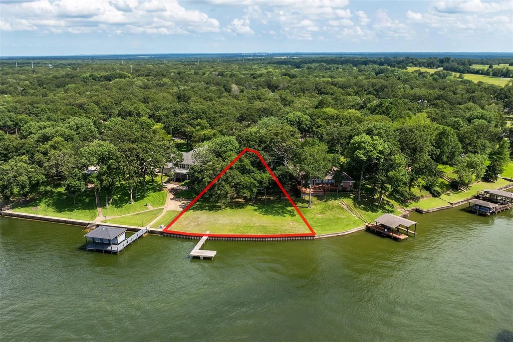 109 Lakeside Lane, Streetman