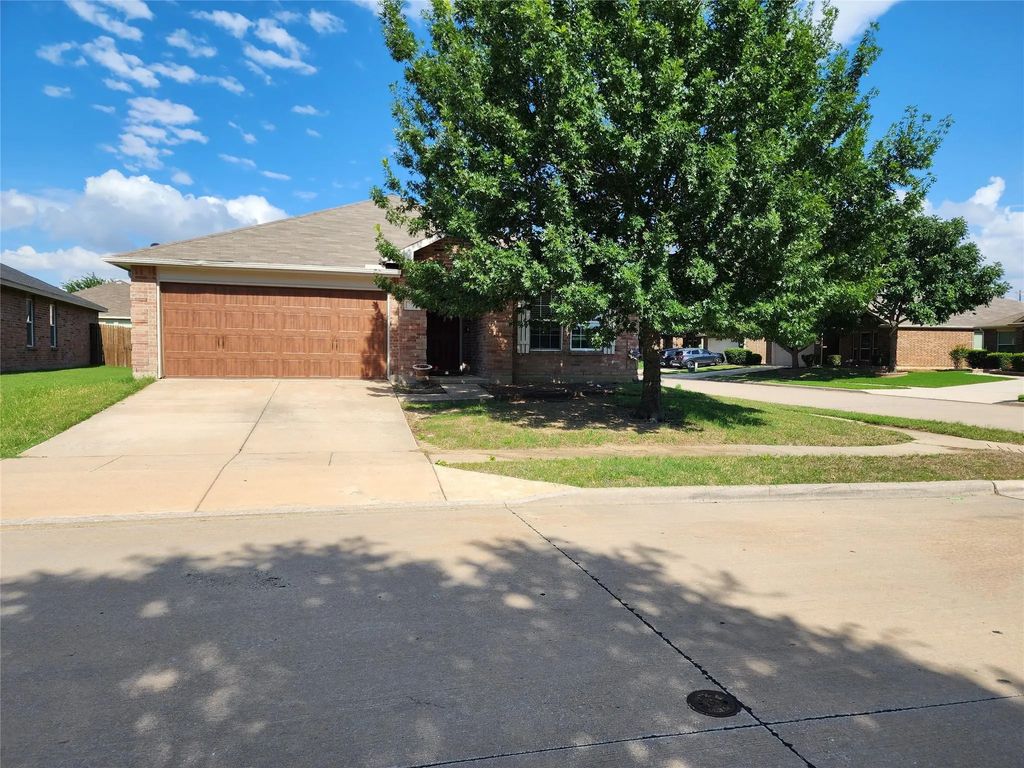 700 Swan Drive, Aubrey