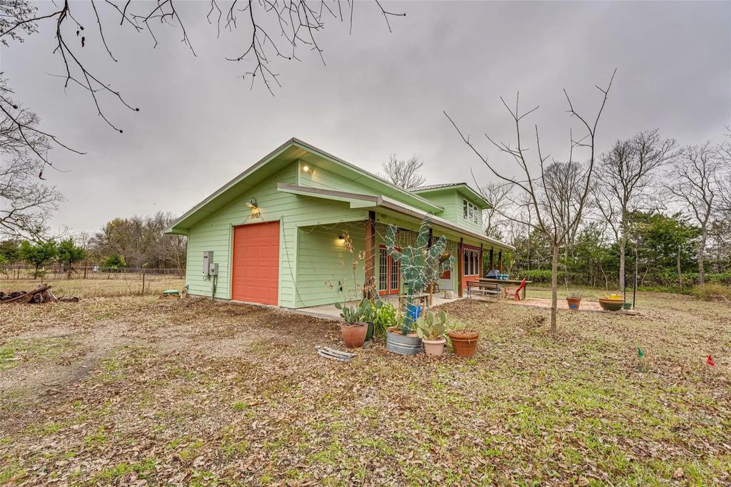 1002 S Main Street, Farmersville