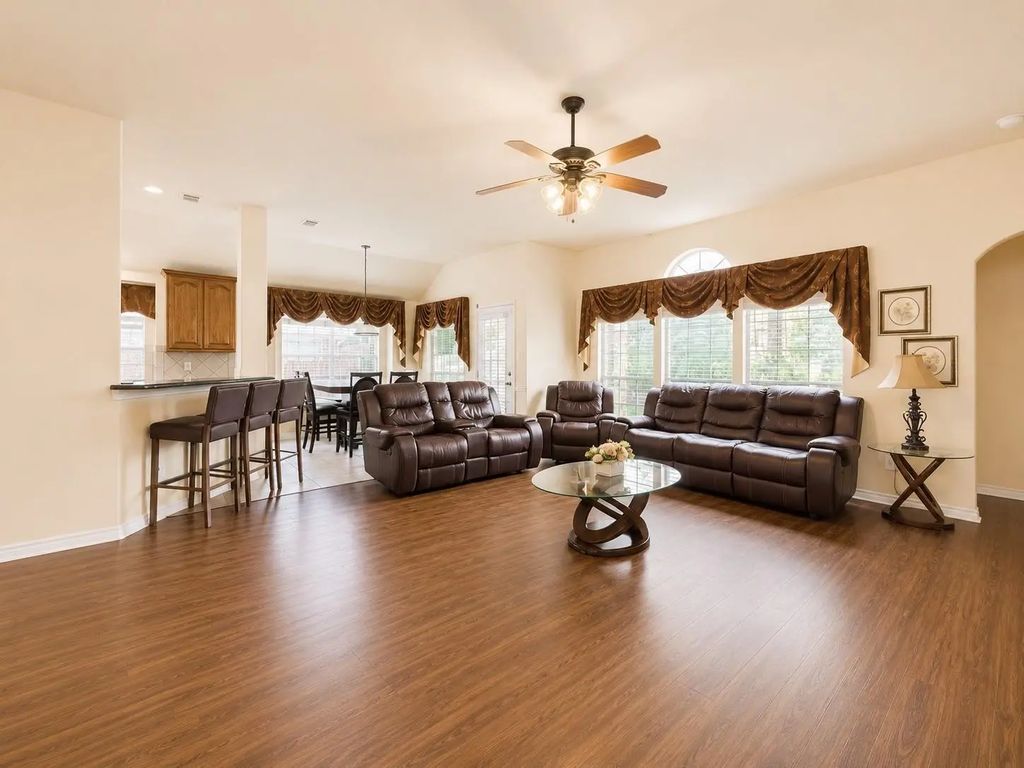 2201 Trickling Creek Drive, Garland