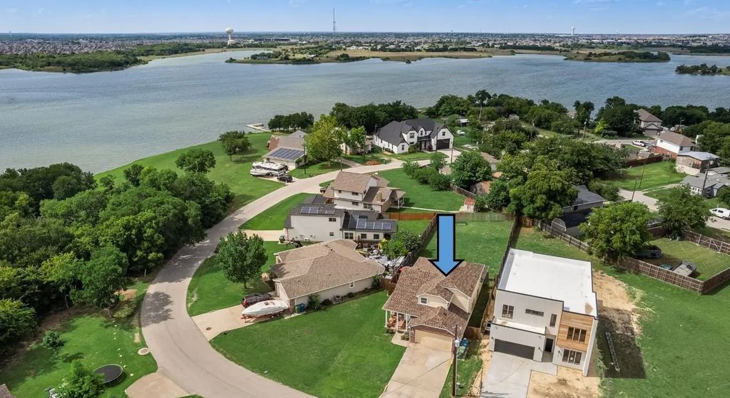 7622 W Shore Drive, The Colony