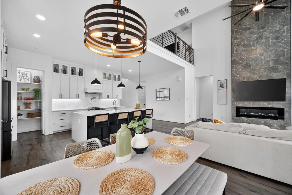 1322 Genoa Circle, Garland