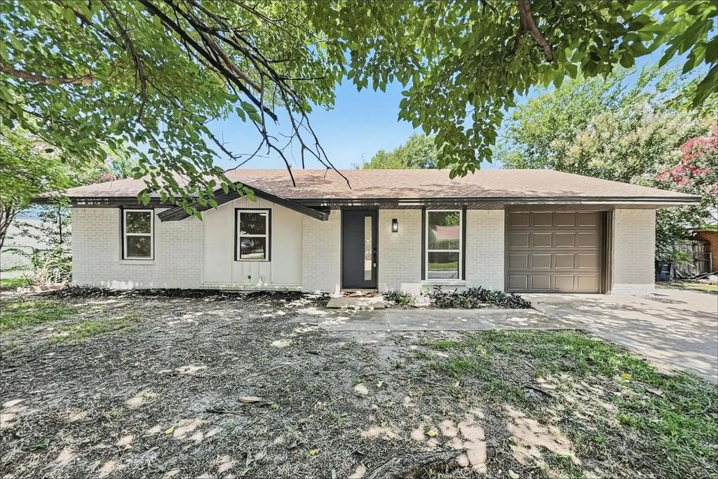3716 Clotell Drive, Fort Worth