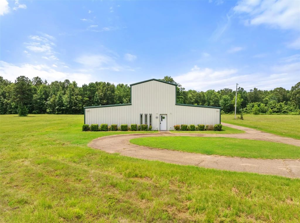 672 County Road 4960, Pittsburg