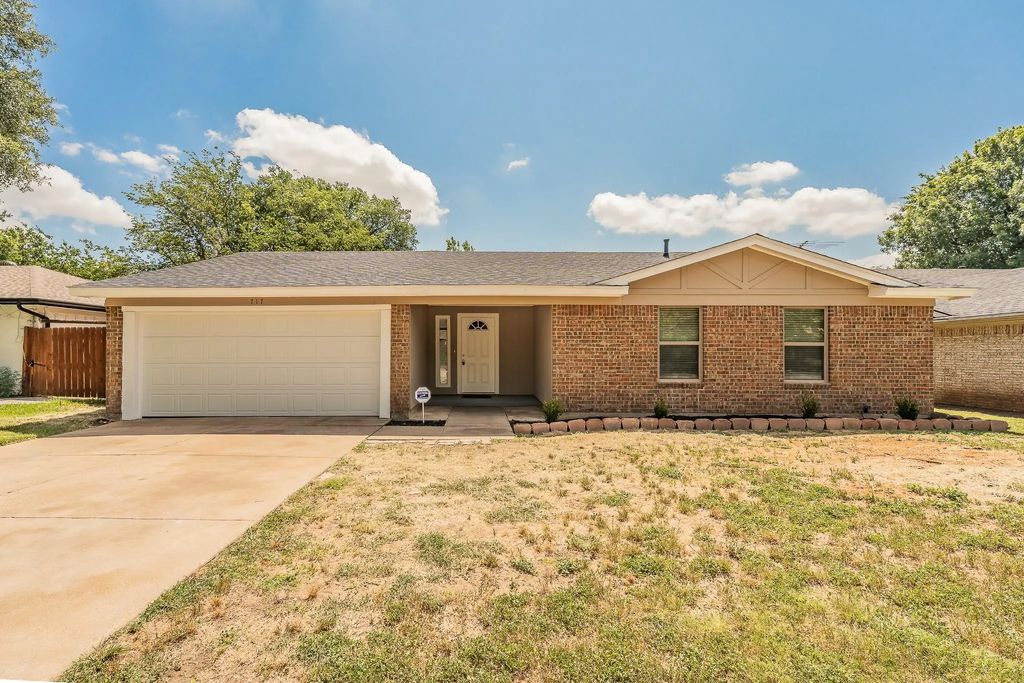 717 Blue Ridge Trail, Saginaw