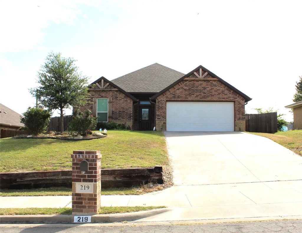 219 Prairie Wind Boulevard, Stephenville