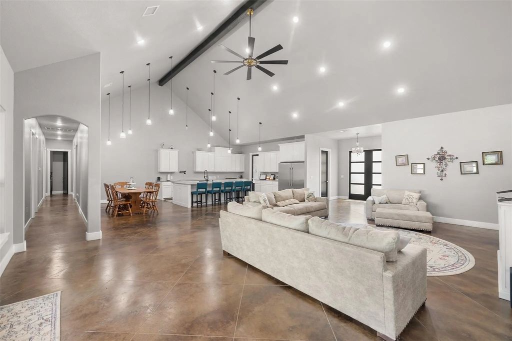6021 N Fm 1915, Buckholts