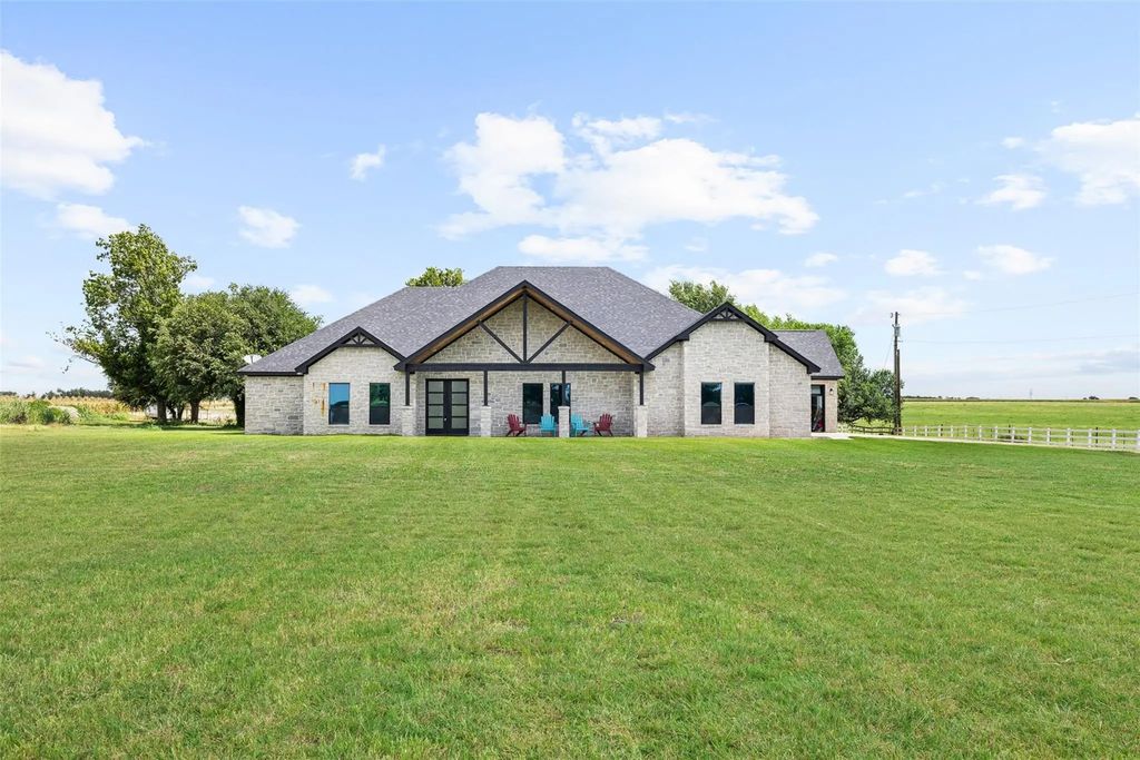 6021 N Fm 1915, Buckholts