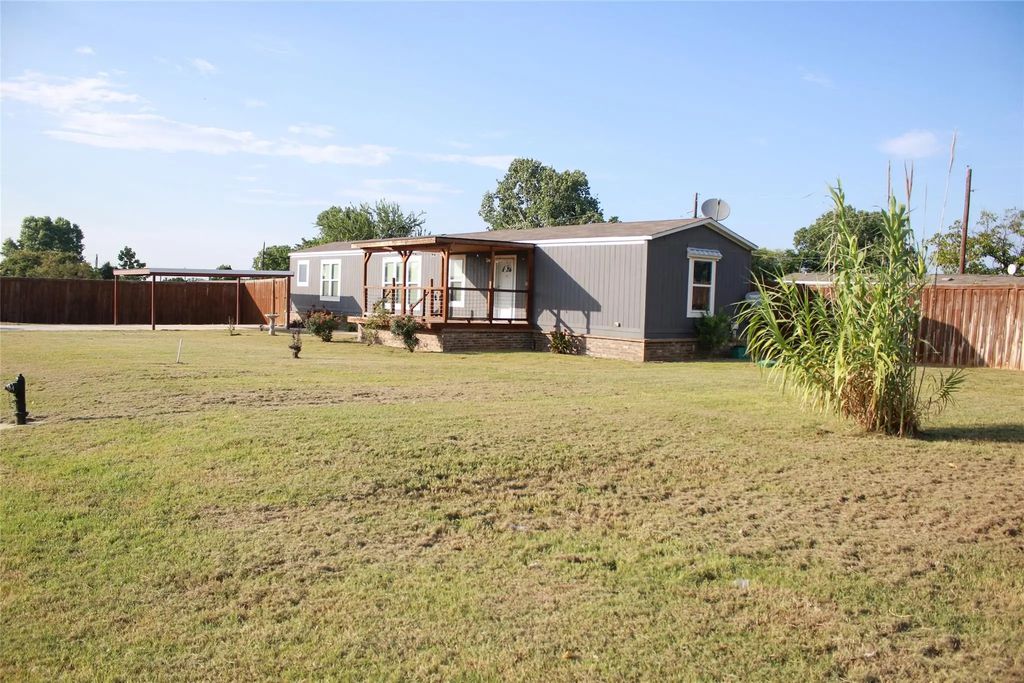 8529 Weems Estate Drive, Granbury