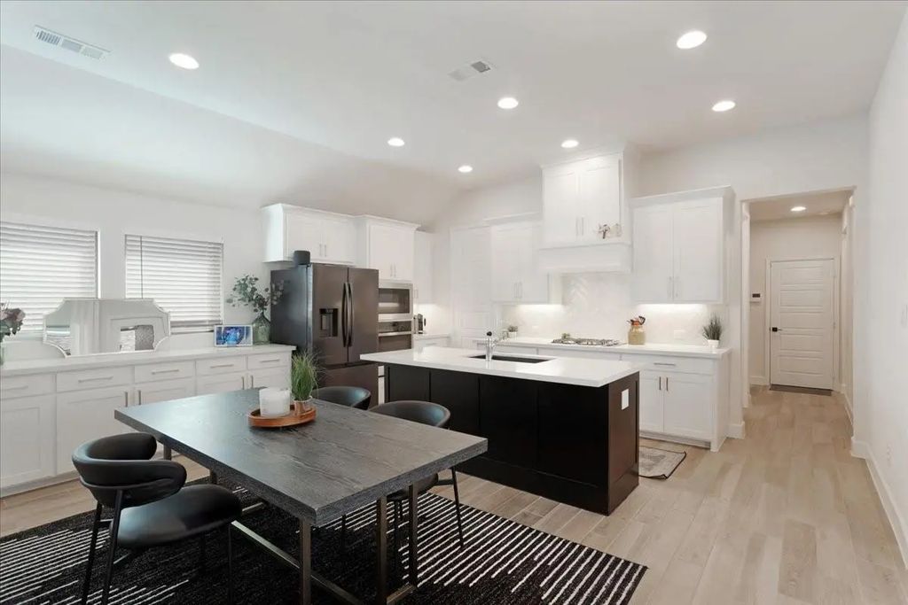 1709 Victoria Place, Celina