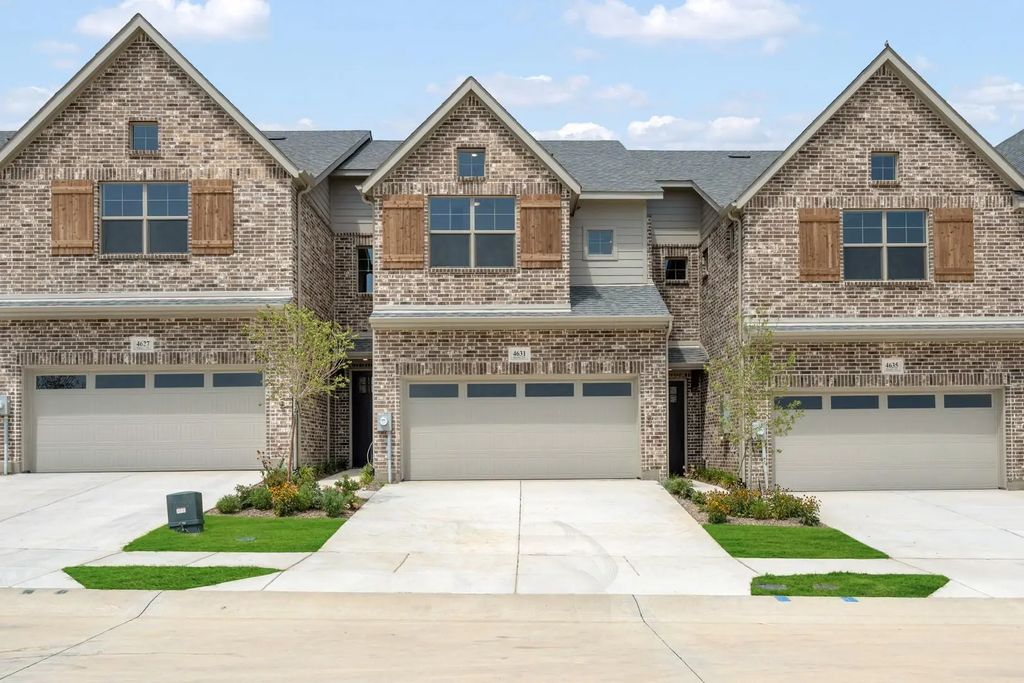 4631 Hawks Trail, Oak Point