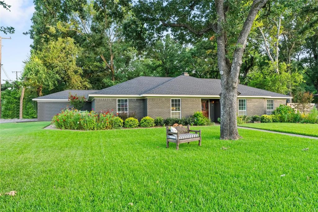 1401 Bowie Circle, Corsicana