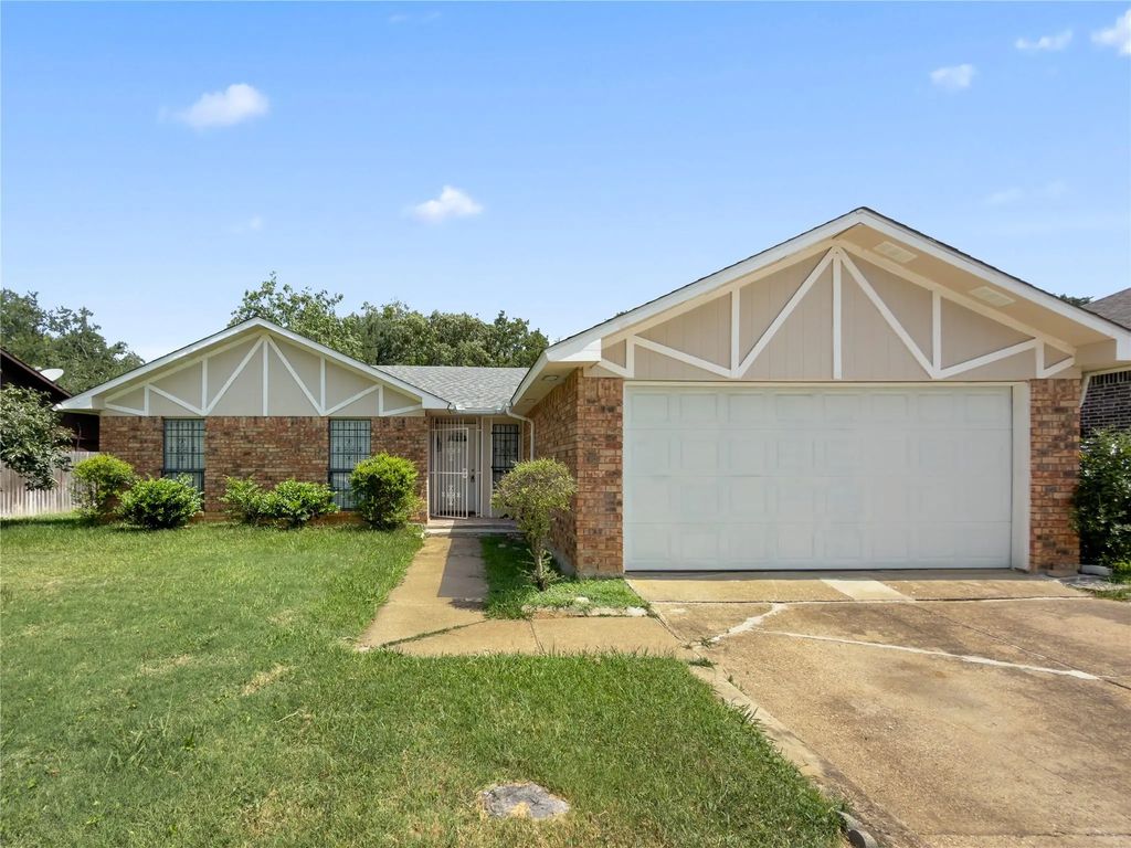 7717 Acapulco Road, Fort Worth